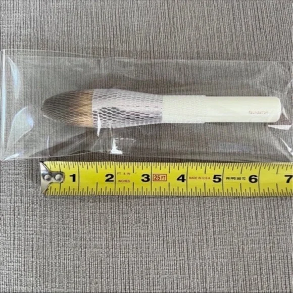 La Mer The Foundation Brush ~NEW~ - Picture 2 of 6